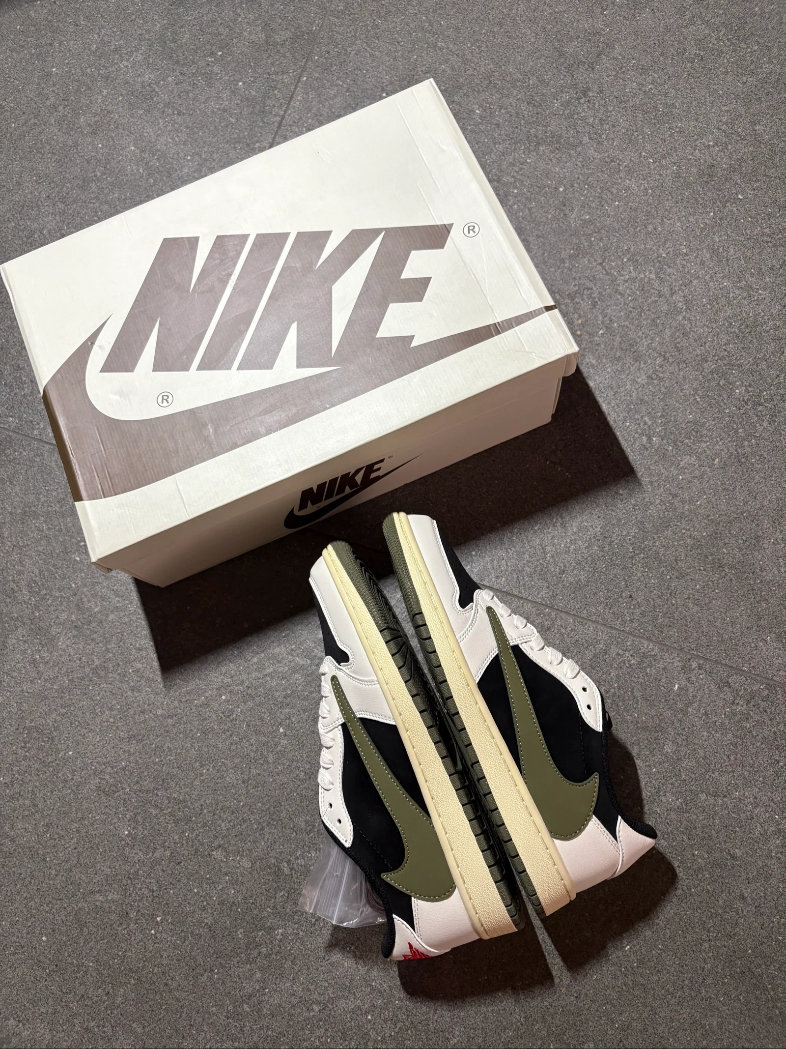 Air Jordan 1 Retro Low Golf x Travis Scott « Neutral Olive » – photo 3
